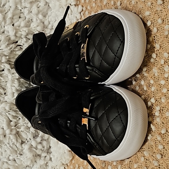 Guess Sneakers - Picture 2 of 16